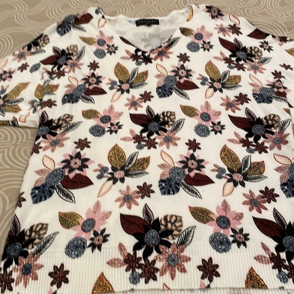 NWOT Premise sweater, floral print, rayon blend, v-neck, M - Picture 3 of 8